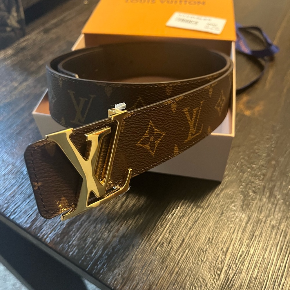 Louis Vuitton brown leather belt.